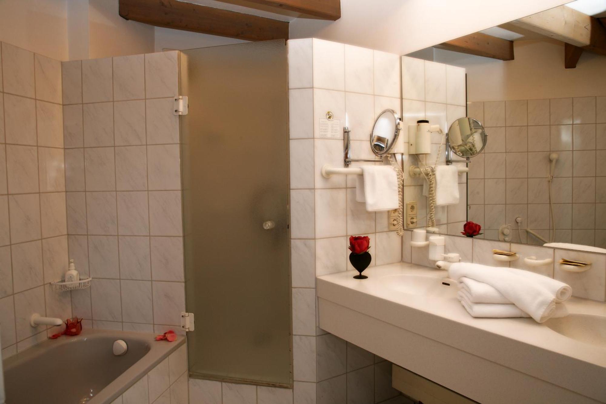 Hotel Mohren Ochsenhausen Экстерьер фото