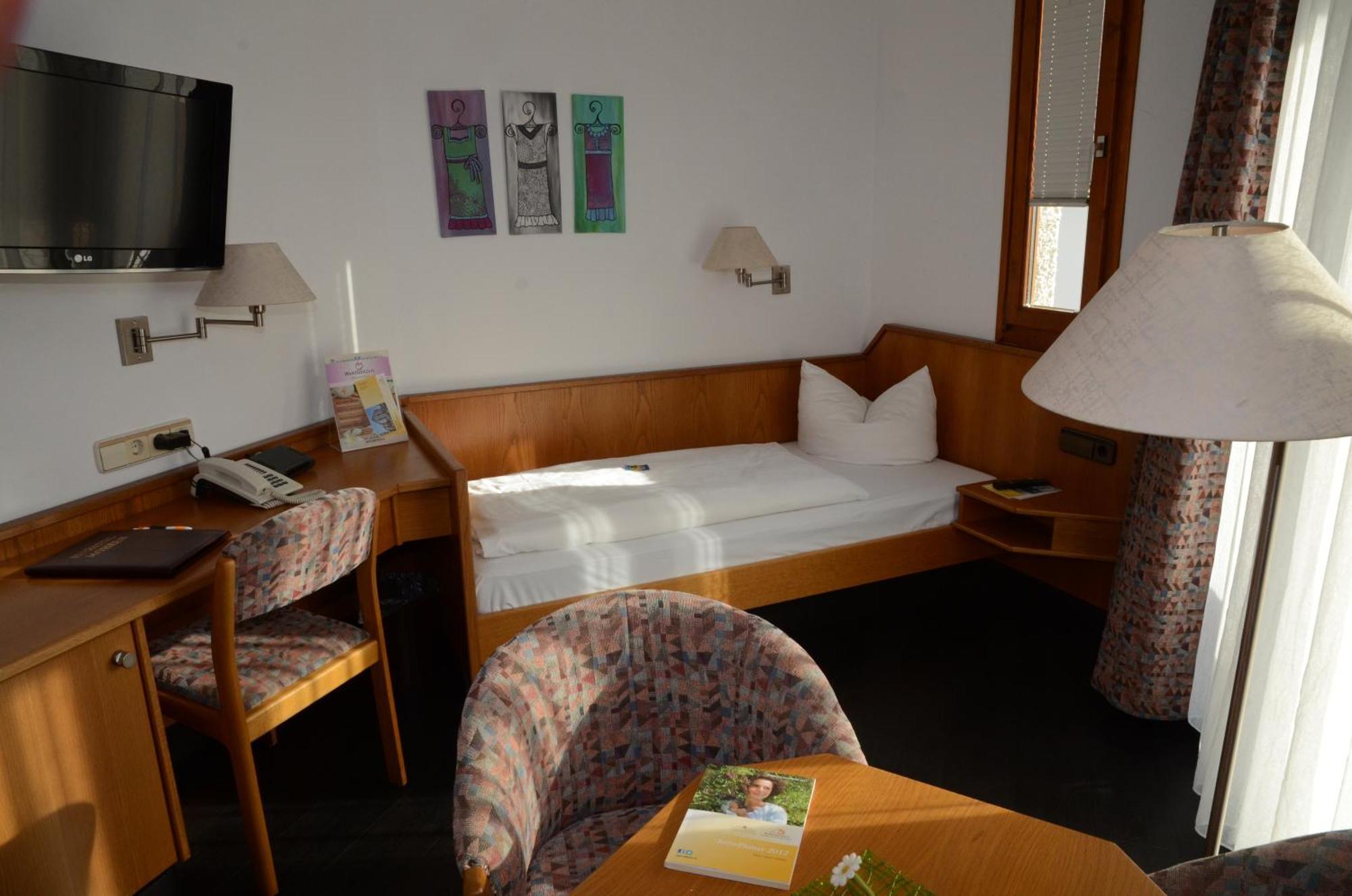 Hotel Mohren Ochsenhausen Экстерьер фото
