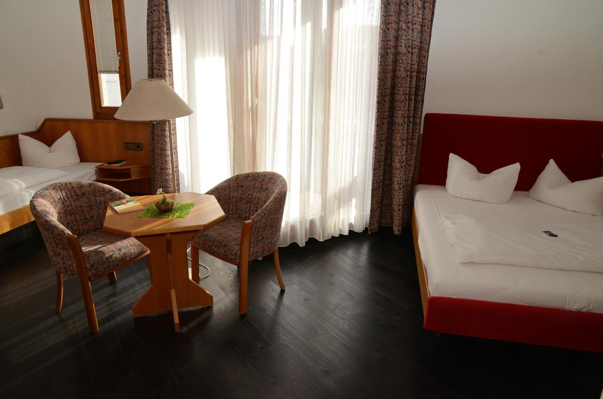 Hotel Mohren Ochsenhausen Экстерьер фото